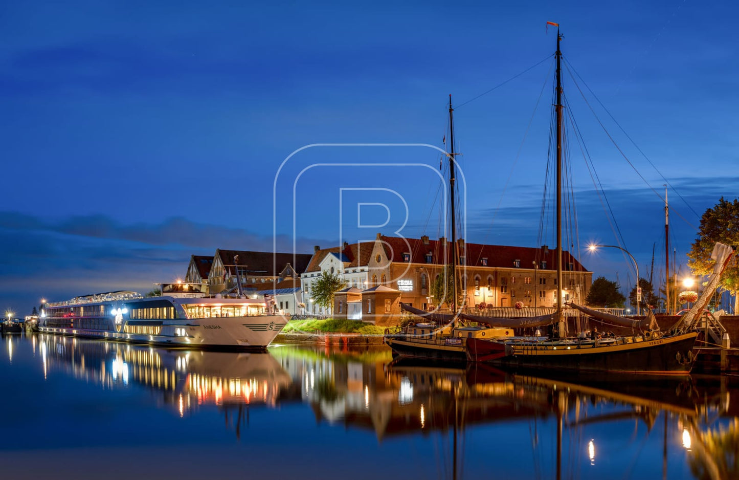 OOSTEREILAND_HOTELBOOT_ZOMER