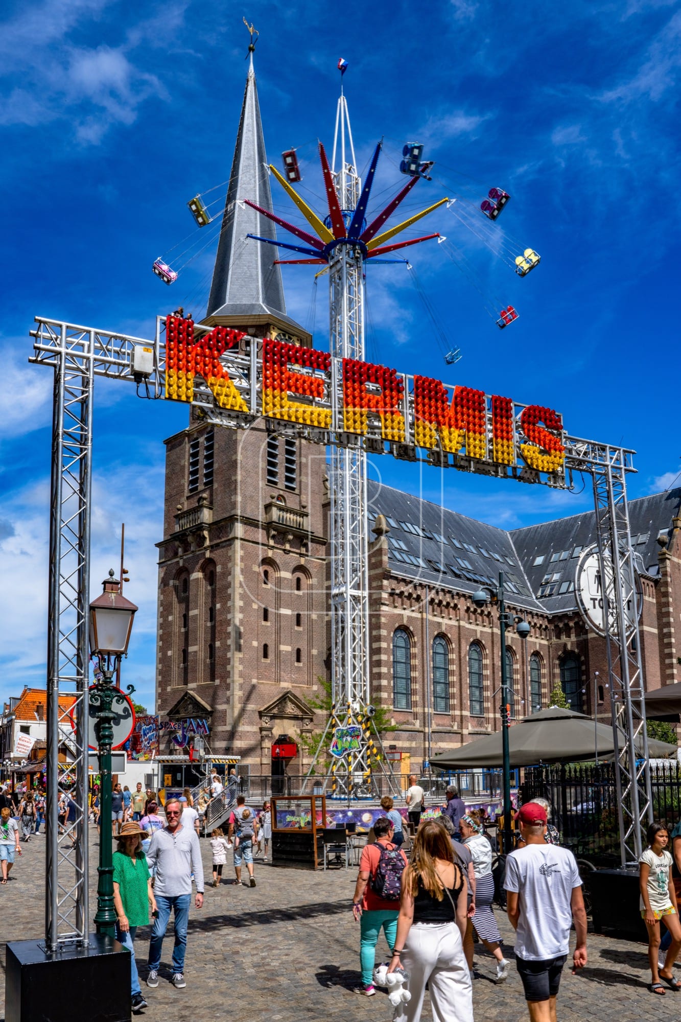 kermis_kerkplein_staand