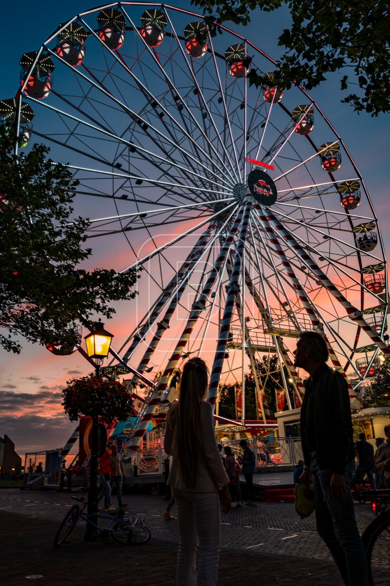 kermis_dubbele_buurt_staand